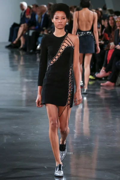 Look 16